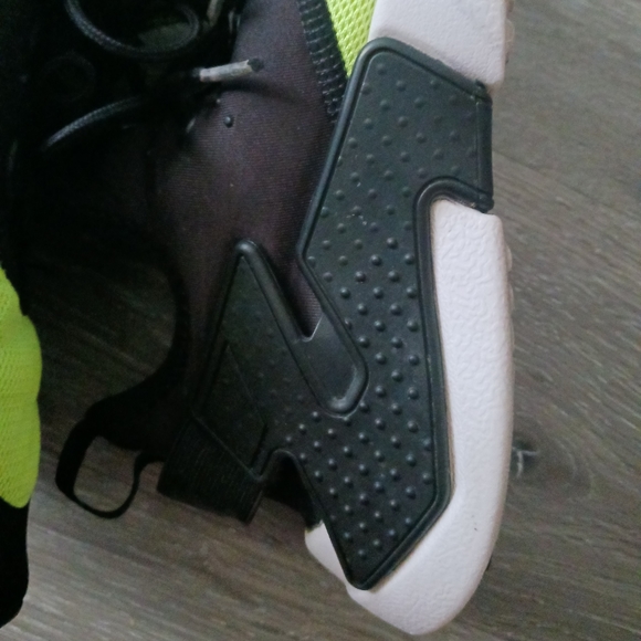 Final $6 3/15 Nike"Youth Lace Up Hurraches/Hightlighter Green/Black/White. Sz.6 - Picture 5 of 8